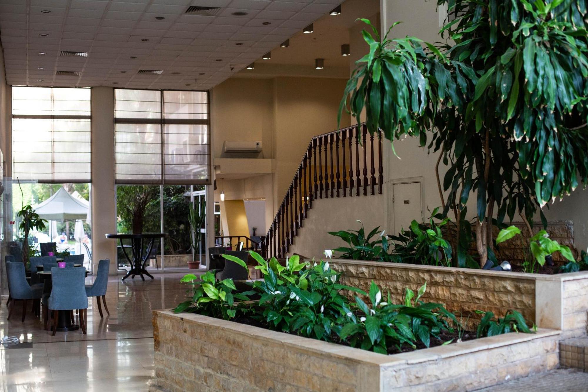 Cosmopolitan Hotel Beirut Exterior photo